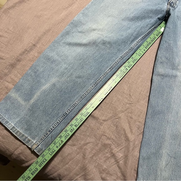 Levi's 550 Lightwash Relaxed Jeans Classic Stonewashed Style 38 x 32 distressed - Picture 4 of 8